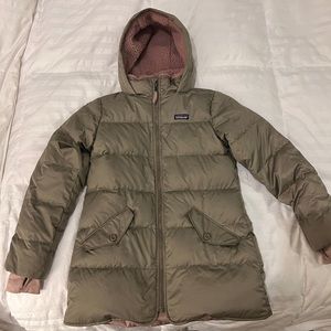 Girls Patagonia jacket size large (12).  In good condition.  Tan and light pink